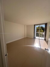 150 SE 25th Rd, Unit 4L in Miami, FL - Building Photo - Building Photo