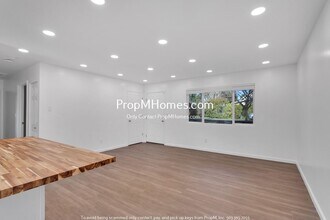 7600 SE Crystal Springs Blvd in Portland, OR - Building Photo - Building Photo