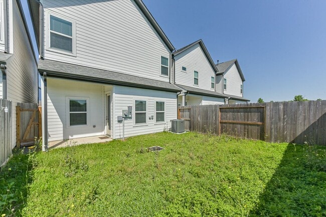 13151 Perennial Spgs Dr in Houston, TX - Building Photo - Building Photo