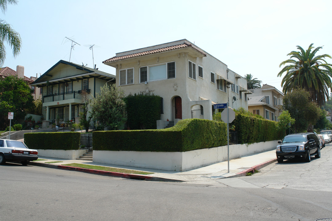 324 S Coronado St in Los Angeles, CA - Foto de edificio