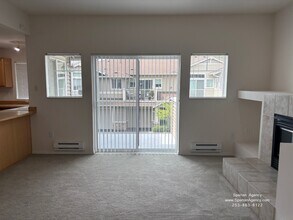 1039 61st St SE, Unit 104 in Auburn, WA - Foto de edificio - Building Photo