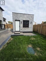 247 Alderbrae Ave in Toronto, ON - Building Photo