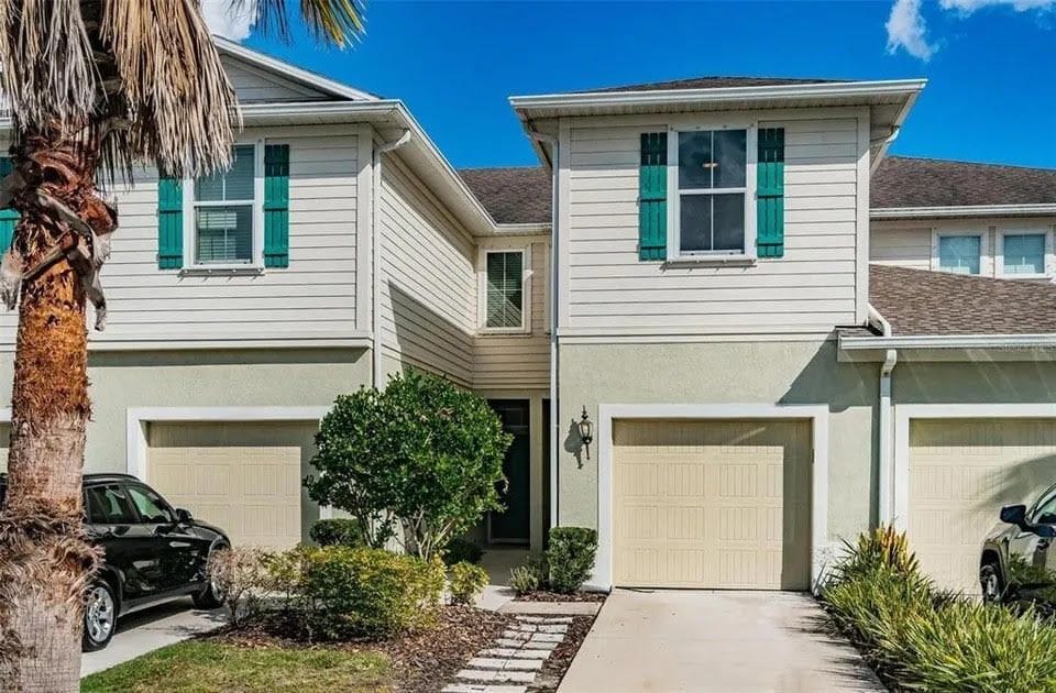 10975 Verawood Dr in Riverview, FL - Foto de edificio