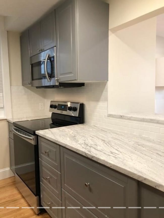 61 Park Dr, Unit 24 in Boston, MA - Foto de edificio - Building Photo