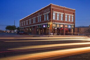 Room in Condo on E San Antonio St in San Marcos, TX - Building Photo