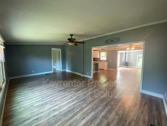 2251 Howardsville Turnpike in Lyndhurst, VA - Building Photo - Building Photo