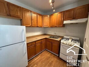 7033 N Glenwood Ave in Chicago, IL - Building Photo - Building Photo