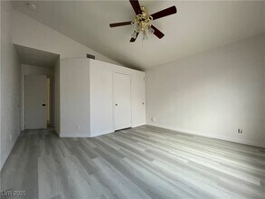8476 W Gilmore Ave in Las Vegas, NV - Building Photo - Building Photo