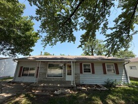 537 Sheridan Dr in Junction City, KS - Building Photo