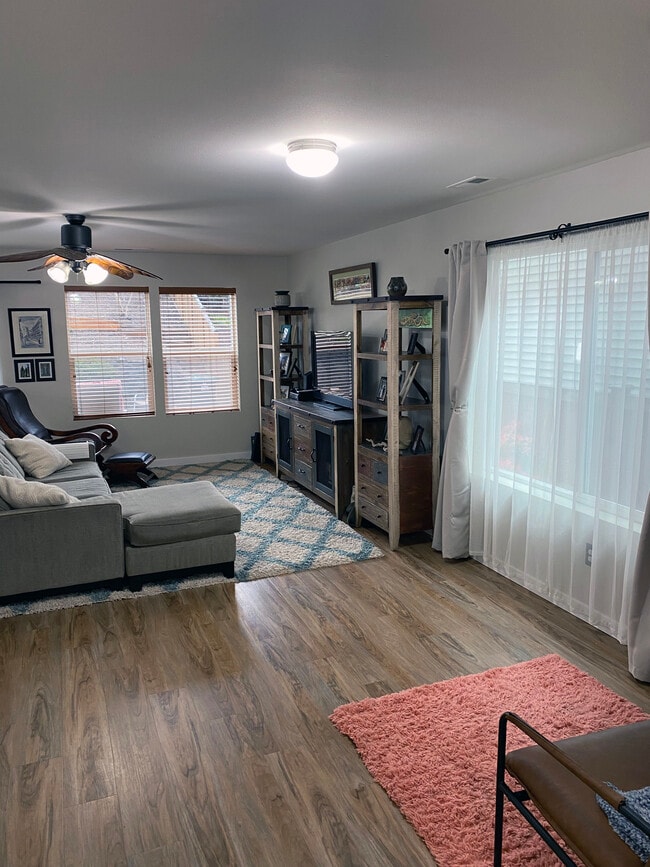 450 NW Nesvik Way in Poulsbo, WA - Building Photo - Building Photo