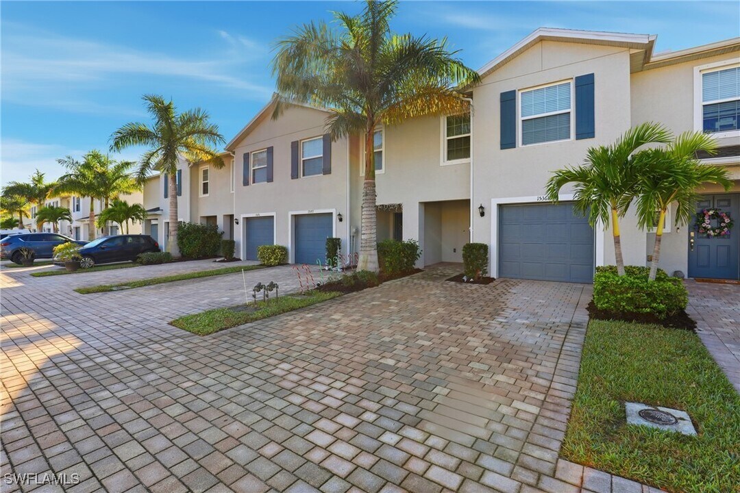 15368 Wildflower Cir in Naples, FL - Building Photo