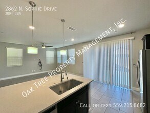2862 N Sophie Dr in Fresno, CA - Building Photo - Building Photo