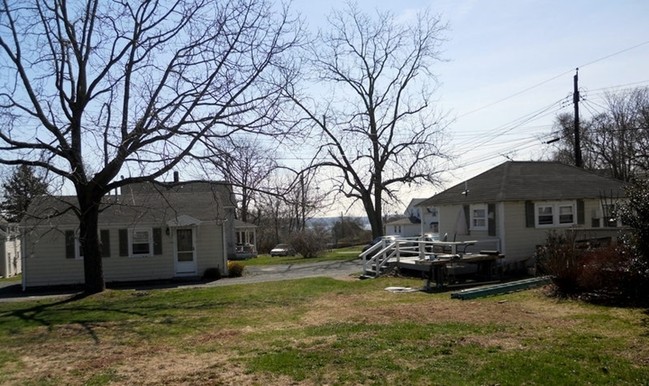 8 Child St in Portsmouth, RI - Building Photo - Building Photo