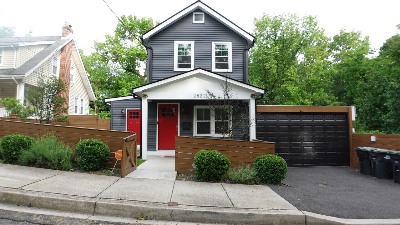 2822 Bruce Pl SE in Washington, DC - Building Photo