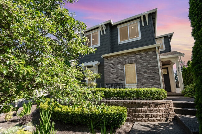 property at 4005 W Briarcliff Ln