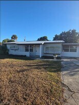204 E Bougainvillea Rd in Lehigh Acres, FL - Building Photo