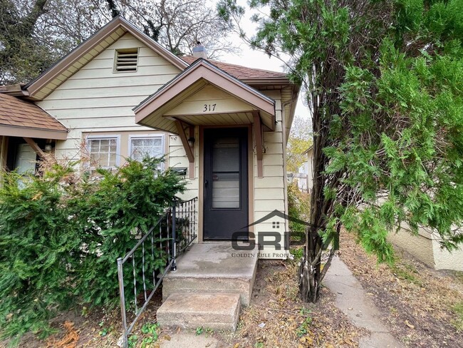 property at 317 W 7th Ave