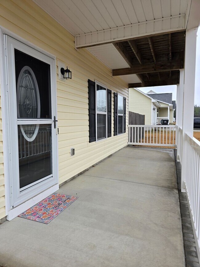 126 Carolina Oaks Cir in Linden, NC - Building Photo - Building Photo