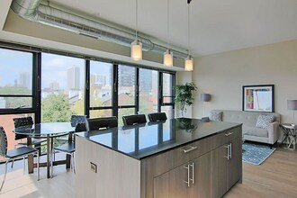 200 W Scott St in Chicago, IL - Building Photo - Building Photo