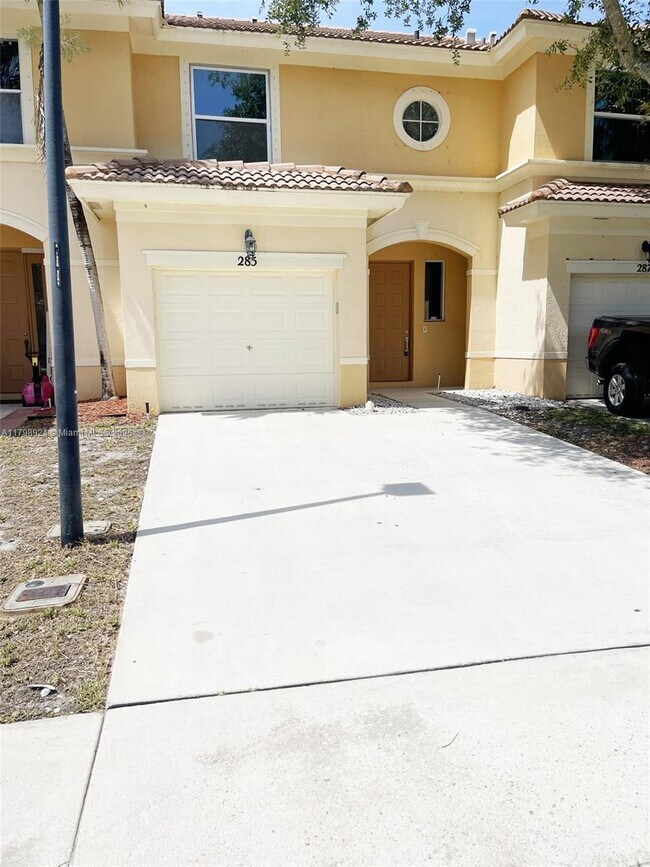 property at 285 River Bluff Ln