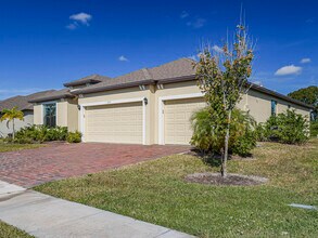 5513 1st Sq in Vero Beach, FL - Building Photo - Building Photo