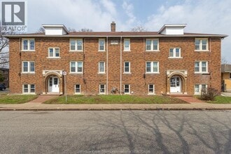 706 Elliott St E in Windsor, ON - Foto de edificio - Building Photo