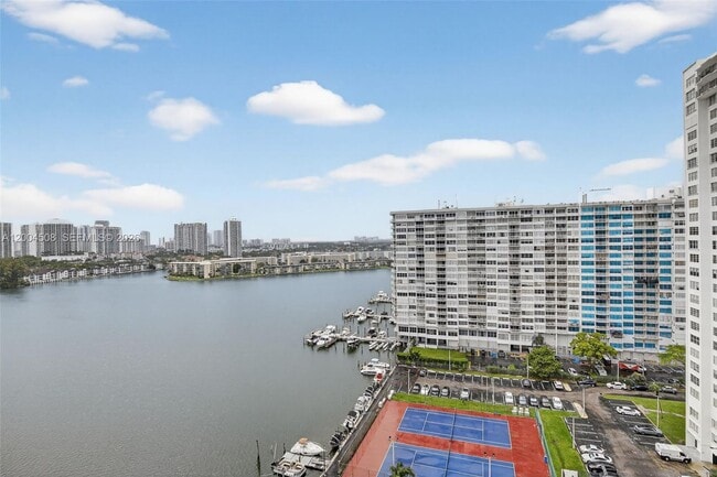 2780 NE 183rd St in Aventura, FL - Foto de edificio - Building Photo