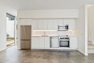 1337 E Polk St in Phoenix, AZ - Building Photo