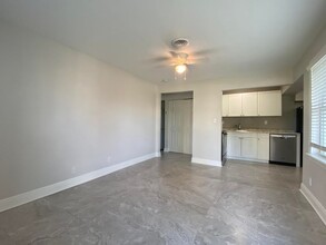 3330 S Peninsula Dr in Port Orange, FL - Building Photo - Building Photo