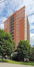 Glen Terrace Apartments in Hamilton, ON - Building Photo - Building Photo