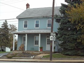 147 S Main St in Manchester, PA - Building Photo