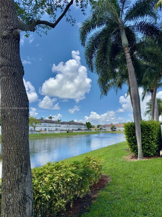 11468 NW 77th St in Doral, FL - Building Photo