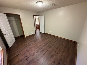 1130 NW Willow Dr in Grain Valley, MO - Building Photo - Building Photo