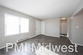 4881 300W in New Palestine, IN - Foto de edificio - Building Photo