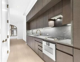 130 Water St in New York, NY - Building Photo - Building Photo
