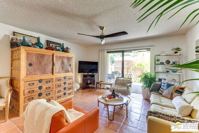 2170 S Palm Canyon Dr in Palm Springs, CA - Foto de edificio - Building Photo