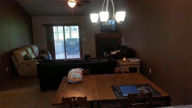 256 Woodfield Dr in Tiffin, IA - Building Photo - Building Photo