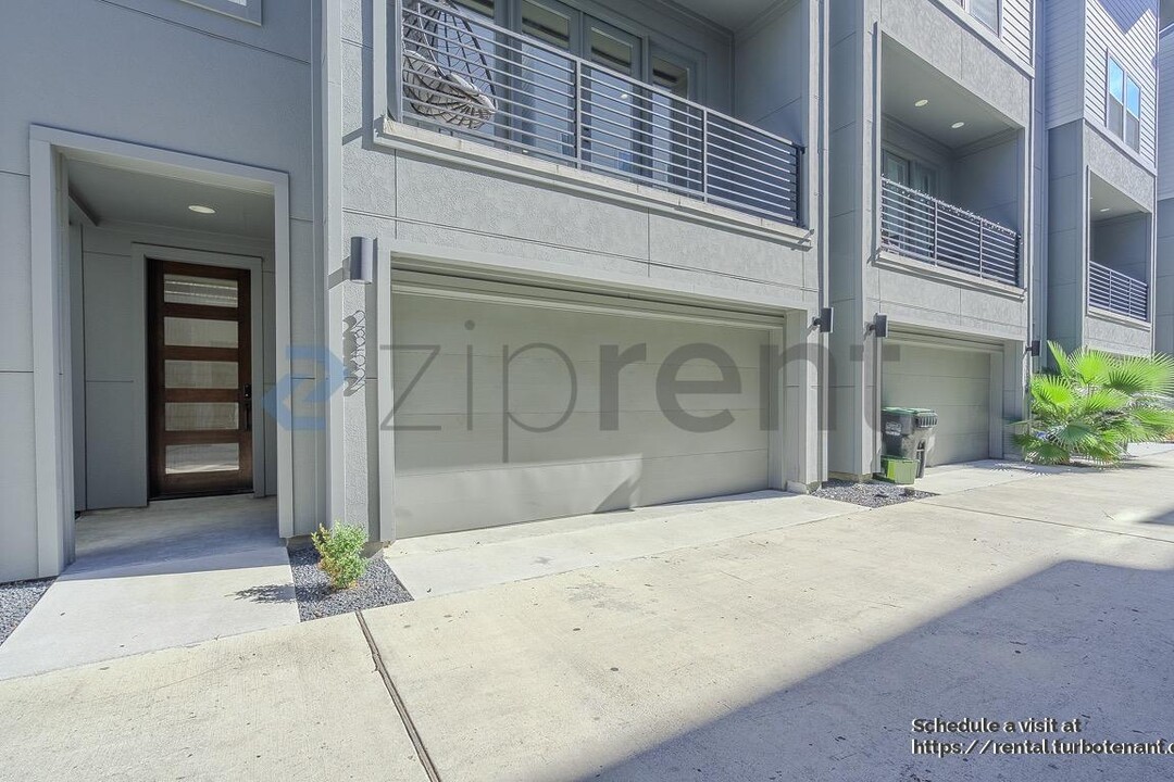 2852 Cline St in Houston, TX - Building Photo