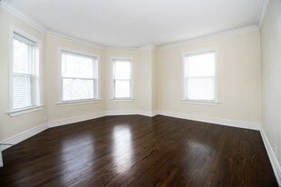 3643 N Hoyne Ave, Unit 3701 -2 in Chicago, IL - Building Photo