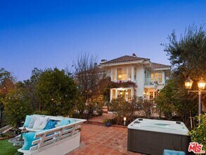 2113 Stoney Hill Rd in Los Angeles, CA - Building Photo - Building Photo