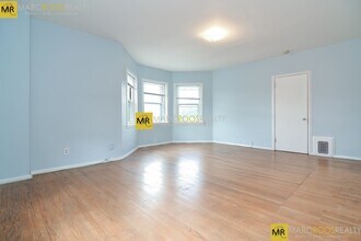 923 Beacon St, Unit 2 in Boston, MA - Building Photo - Building Photo