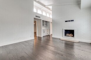 5932 Sandhurst Ln, Unit 214 in Dallas, TX - Building Photo