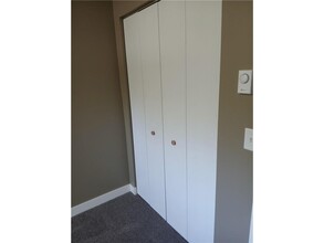 901 Country Club Dr in Marshall, MN - Building Photo - Building Photo