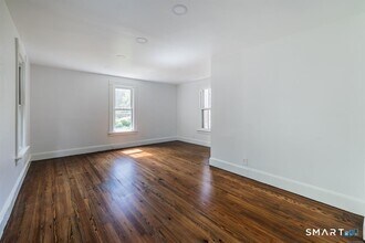 106 Wooster St in Shelton, CT - Building Photo - Building Photo