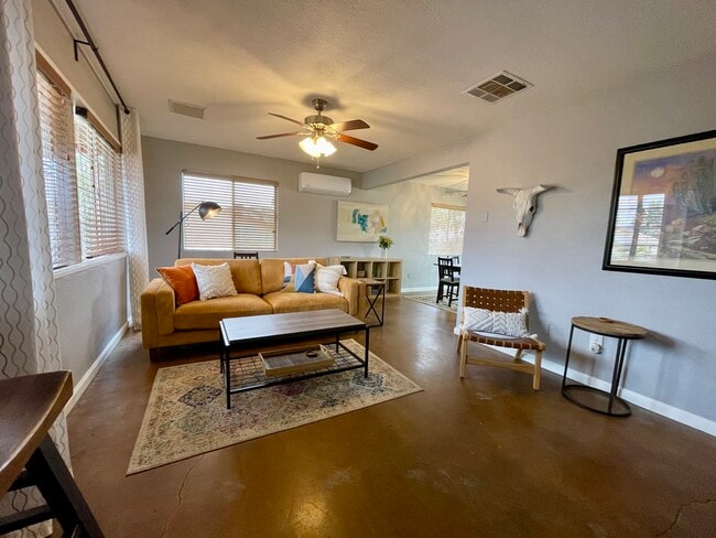 7345 Maude Adams Ave in Twentynine Palms, CA - Foto de edificio - Building Photo