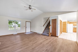212 Cavil Way in De Pere, WI - Building Photo - Building Photo