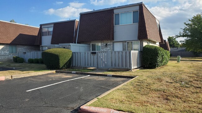 property at 1626 Glenn Bo Dr