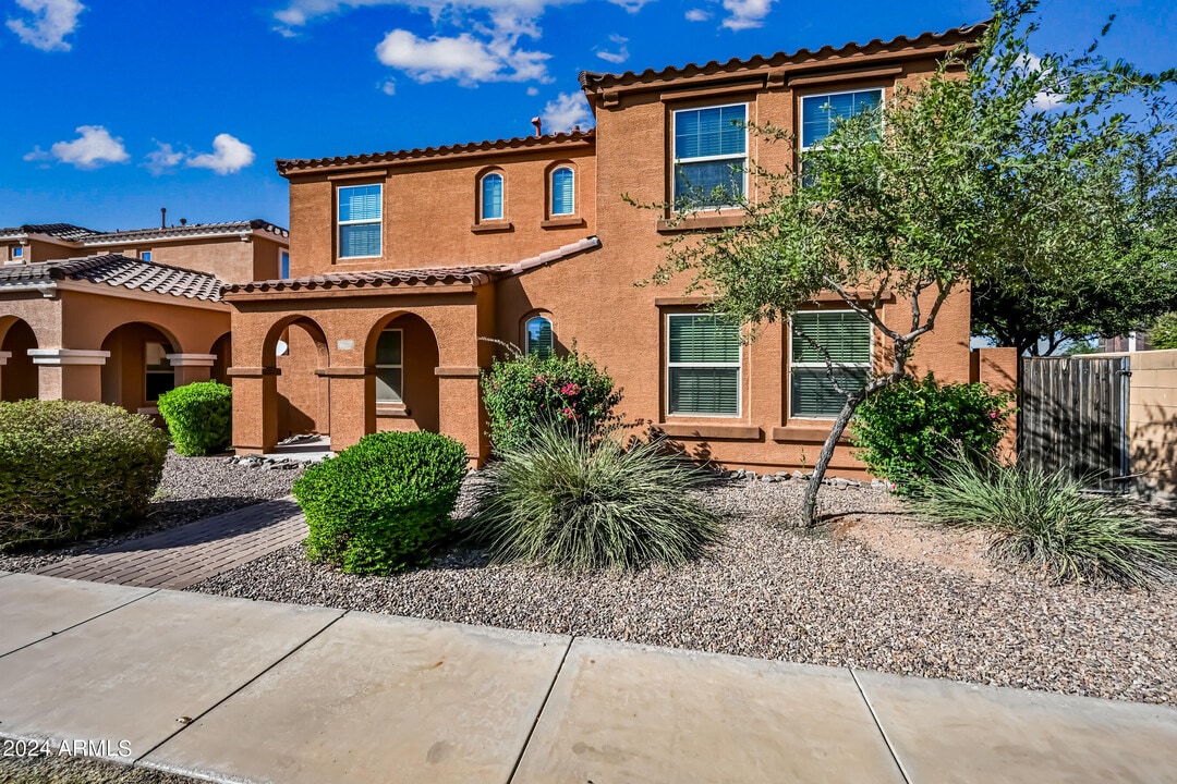 2257 S Ponderosa Dr in Gilbert, AZ - Building Photo