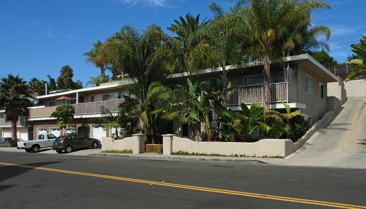 244-248 W Escalones in San Clemente, CA - Building Photo