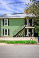 2118 Avenue M in Huntsville, TX - Building Photo